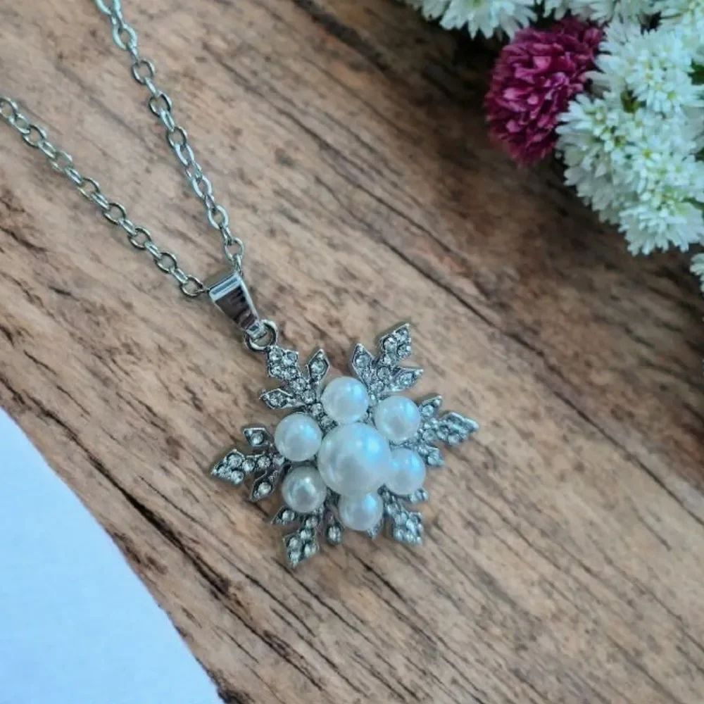 Elegant Silver Pearl Necklace and Earring Set Hypo-Allergenic - Picture 4 of 4